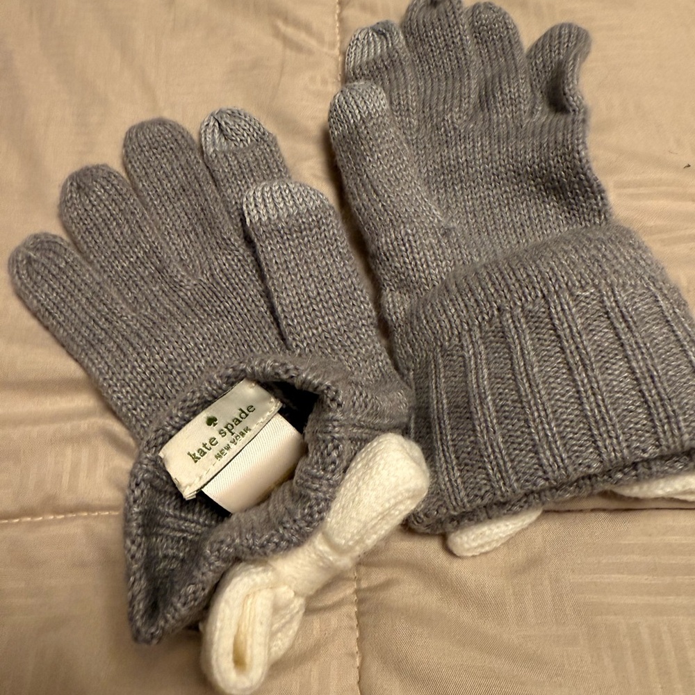 Kate Spade Gray Knit Gloves